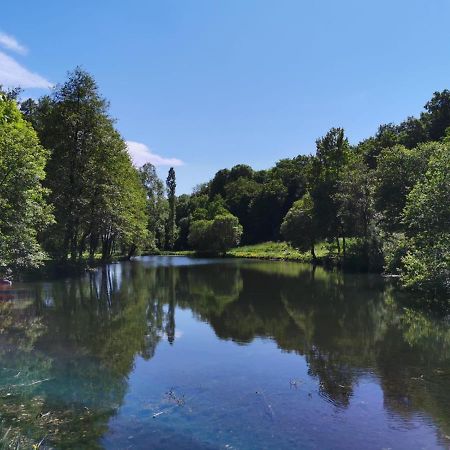 Gites Les Ecuries Saserang Mouilleron Zewnętrze zdjęcie